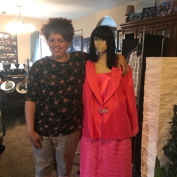 Meet your Posher, Heidi - Picture 2 of 3